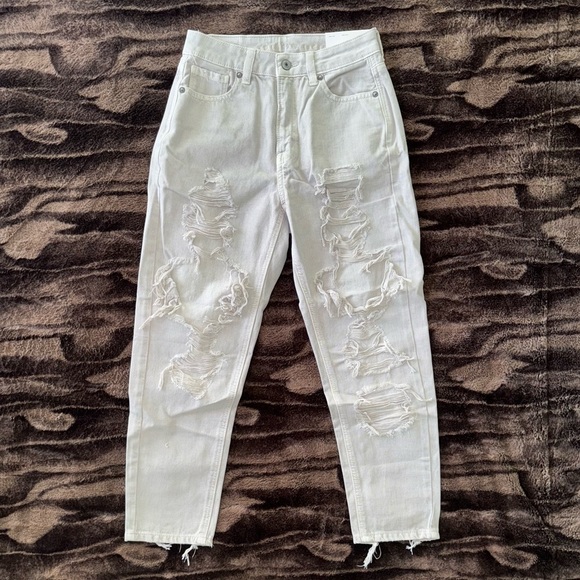 American Eagle Gray Ripped Mom Jean - Picture 4 of 12